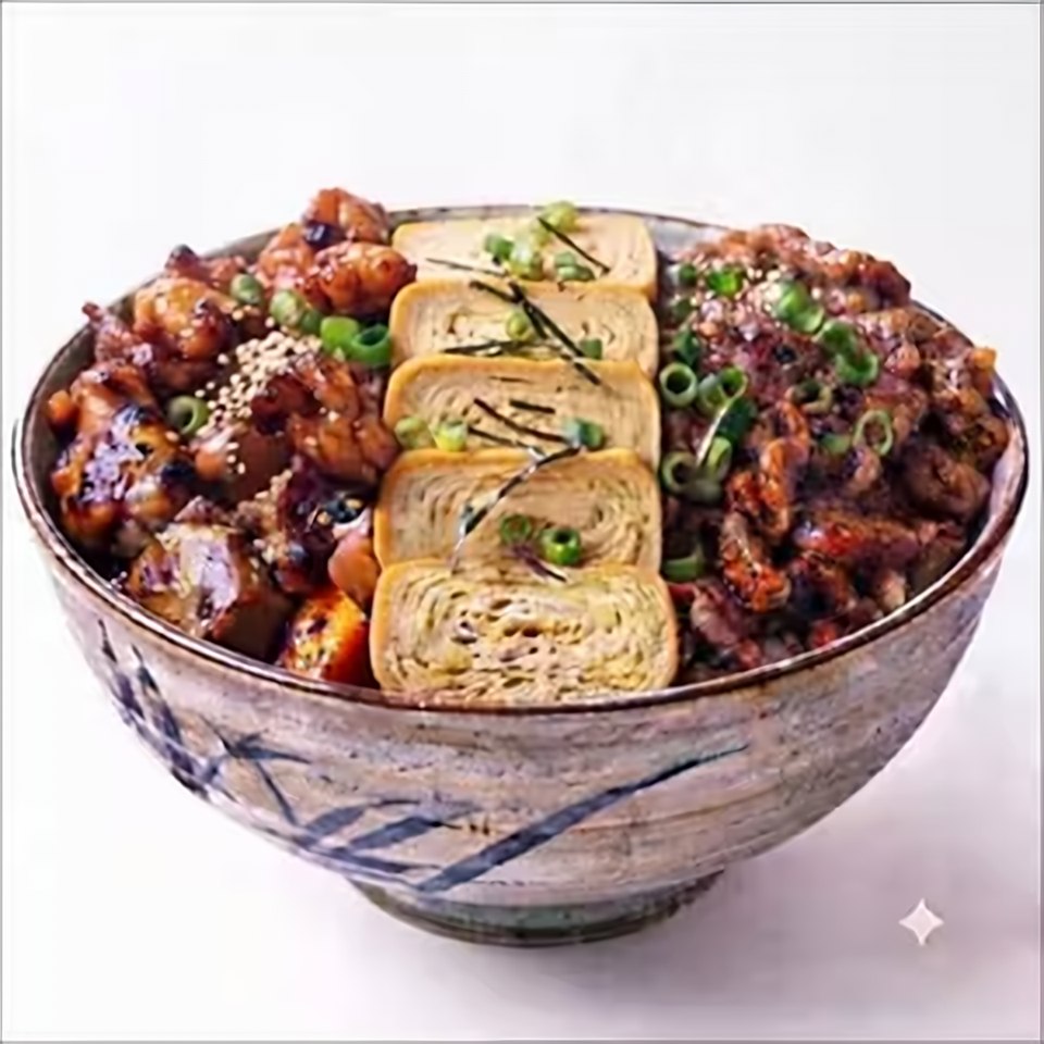 Mangkuk beef gyudon dengan tamagoyaki dan daun bawang